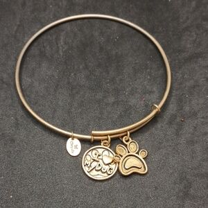 Gold Tone Dog Lover Charm Bracelet